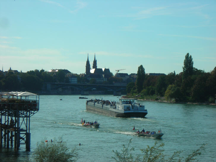 Rhein bei Basel