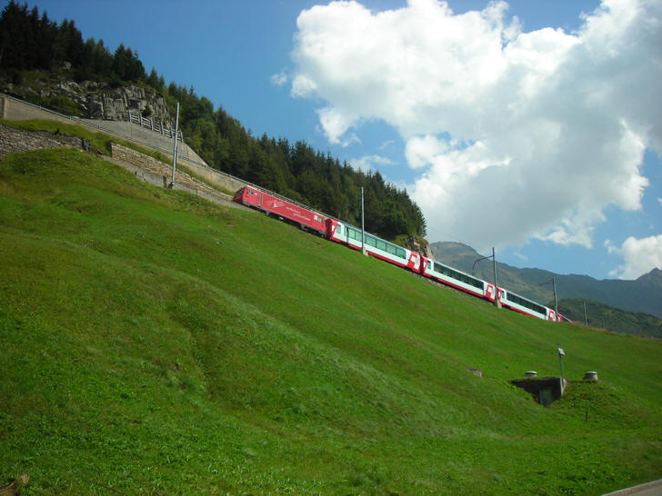 Matterhorn-Gotthard-Bahn Richtung Oberalppass