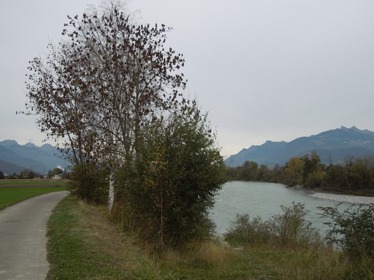 Uferweg entlang der Rhône